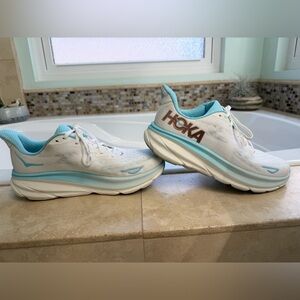 Women’s Hoka Clifton 9., size 10.5.